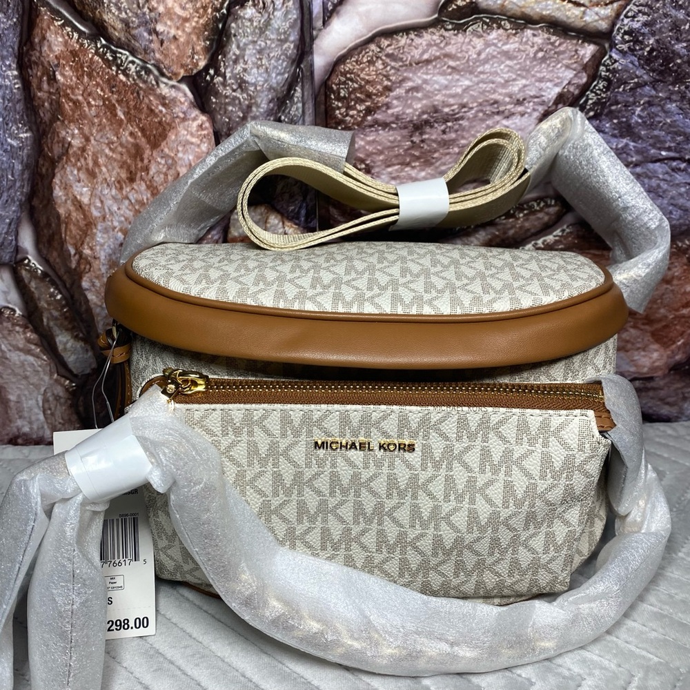 MICHAEL KORS SLATER MEDIUM LOGO SLING PACK - Picture 4 of 8